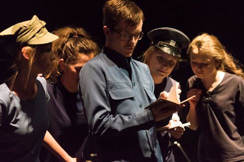 Gruppe aus Bialystok beim Theaterspielen