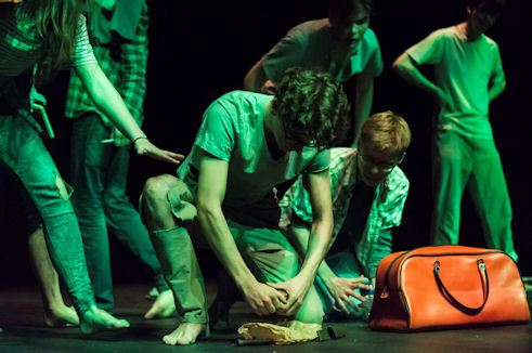 Gruppe aus Vilnius beim Theaterspielen