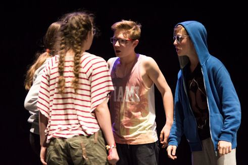 Gruppe aus Warschau beim Theaterspielen