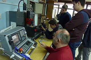 Besichtigung des Laboratoriums in der Maschinenbauschule in Pančevo