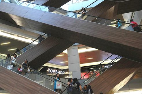 La arquitectura está al servicio de una estética del consumo en el mall Costanera Center