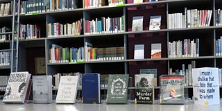 Als Homage an den “Women in Translation Month” August, ausgewählte Titel von Frauen geschrieben und übersetzt