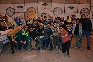 Einige Kinder, Jugendliche und Familien aus Shobra el-Khaima, die an dem Projekt “Rahala” (Golbetrotter) des El-Takeiba Zentrums teilgenommen und künstlerische, kulturelle und historische Sehenswürdigkeiten in Ägypten besucht haben.