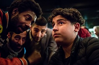 La maison de quartier Avicennes permet à Aziz, 16 ans, de faire du rap plutôt que de traîner en rue.