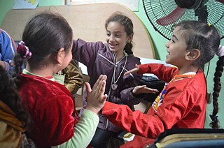 Die Kinder erzählen, dass sie in den Räumlichkeiten von Ruwwad am liebsten ihre Freizeit verbringen. Hier können sie wiederholen, was sie in der Schule gelernt haben, und an Freizeitaktivitäten teilnehmen.