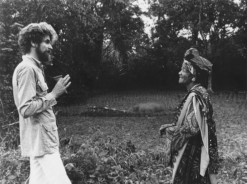 Leonore Mau | Port of Spain. Hubert Fichte s Mother Darling na rýžovém poli, při rozhovoru, 1974 