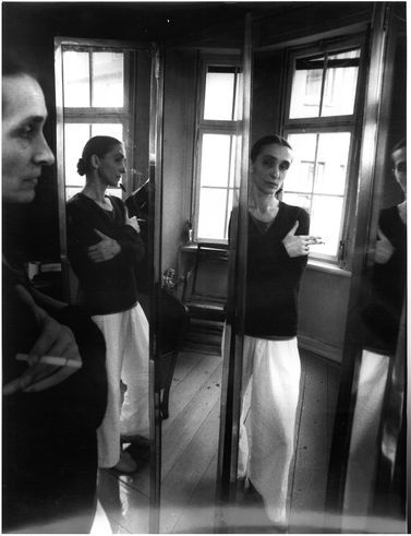 Leonore Mau | Wuppertal. Pina Bausch im Spiegel, dreifach gespiegelt, 1987 | Wuppertal