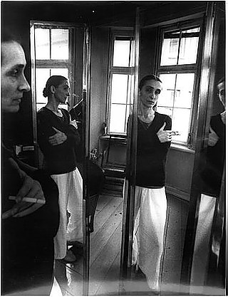 Leonore Mau | Wuppertal. Pina Bausch v zrcadle, trojité zrcadlení, 1987 | Wuppertal 