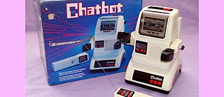 Le robot Chatbot de Tomy et sa télecommande 