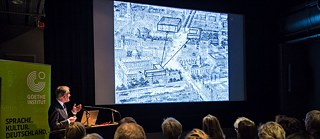 Head of Humboldt Forum Neil MacGregor presenting the future plans. 