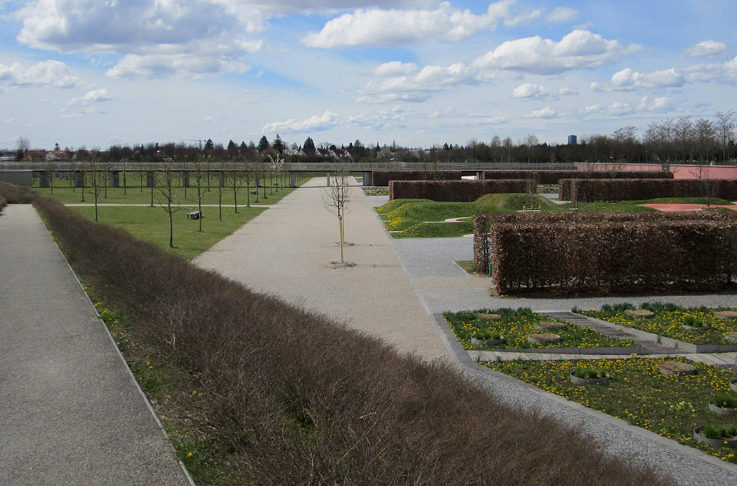 Foto (Ausschnitt): "Design, Riemer park" (CC BY-SA 2.0) by La Citta Vita, @flickr.com