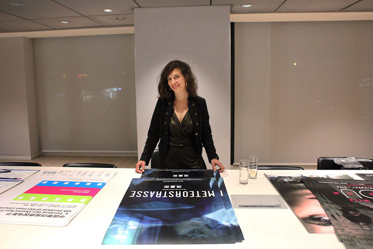 艾琳·菲舍尔为其导演的《流星街》签名海报