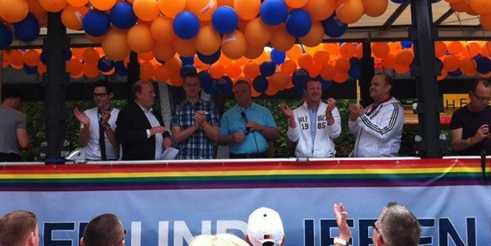 Der Wagen der LSU auf dem Christopher Street Day 2012 in Berlin. 