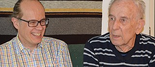 Der eine liest, der andere hört zu: Jyrki Yliniemi und Eero Tolkki. 