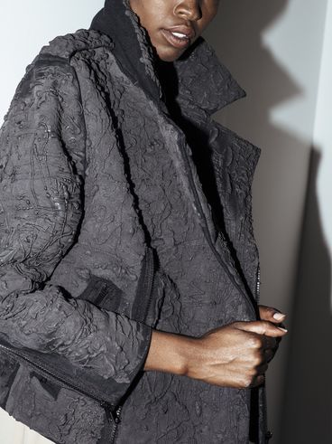 People Berlin | Makeup: Artur Galeno/ Laura Sanson | Models: Lucy and Margaryta | Viva Models