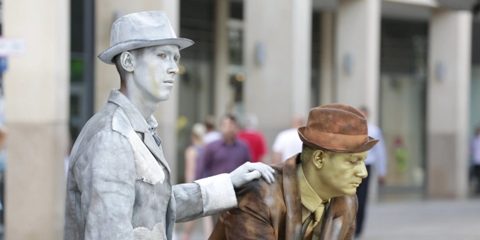 Ferenc Galyos als lebende Statue