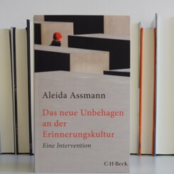 Das Buch von Aleida Assmann "Das neue Unbehagen an der Erinnerungskultur", veröffentlicht im Verlag C.H.Beck, 2013