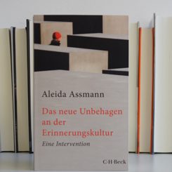 Книга «Новое недовольство мемориальной культурой» (нем.), издательство Verlag C.H.Beck, 2013