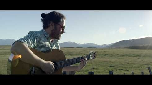 El compositor Alonso Nuñez en Coyhaique, Patagonia