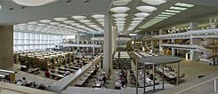 Berlin Devlet Kütüphanesi'nin okuma salonu