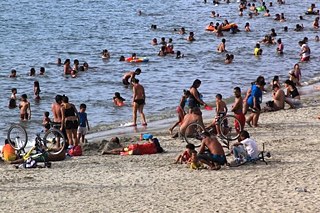 Am Strand in Kolumbien und Deutschland