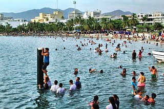 Am Strand in Kolumbien und Deutschland