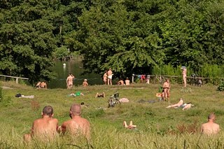 Am Strand in Kolumbien und Deutschland