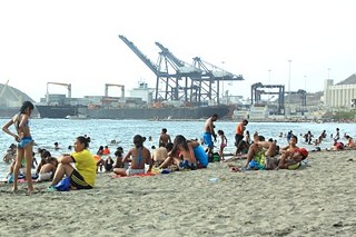 Am Strand in Kolumbien und Deutschland