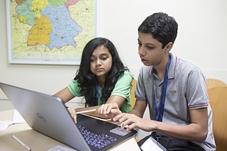 Future There - Schüler mit Laptop