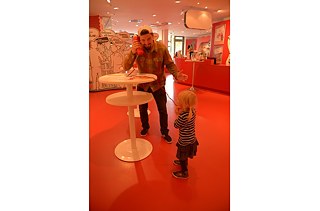 Richard Pavlíček a jeho dcera v muzeu currywurstu