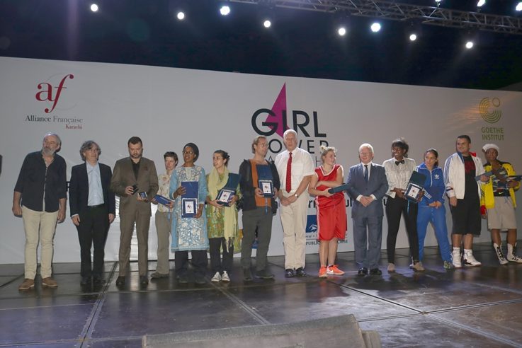 A group photo with the organizers and instructors