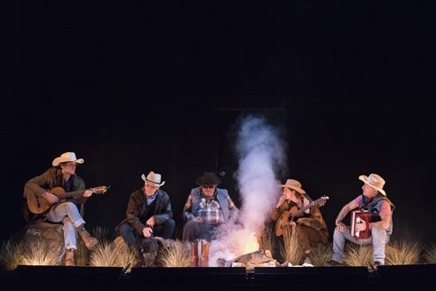 „Caspar Western Friedrich“ by Philippe Quesne at Münchner Kammerspiele, f.l.t.r.: Franz Rogowski, Johan Leysen, Peter Brombacher, Julia Riedler, Stefan Merki