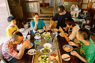 Willkommen im Hauptquartier von NOCA!?. Hier schaffen sich die Bewohner selbst gemeinsam einen Platz, an dem sie leben können.