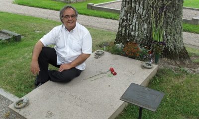 Jorge Seca na tumba de Kurt Tucholsky