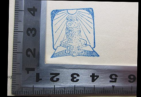 Mark of provenance: (unbekannt), Stempel: Abbildung: allgemein, Abbildung: Emblem, Initiale; '[Sonne, Eule, Bücher, T]'.