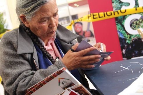 Tintin Wulia 2014 | « Make Your Own Passport » | Installation et atelier-performance au stade mondial, Habitat III, Conférence des Nations unies, Quito (2016)