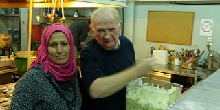 Όπως και για τις άλλες καθημερινές δουλειές, έτσι και στην κουζίνα η ισότητα έχει πρωτεύουσα σημασία.