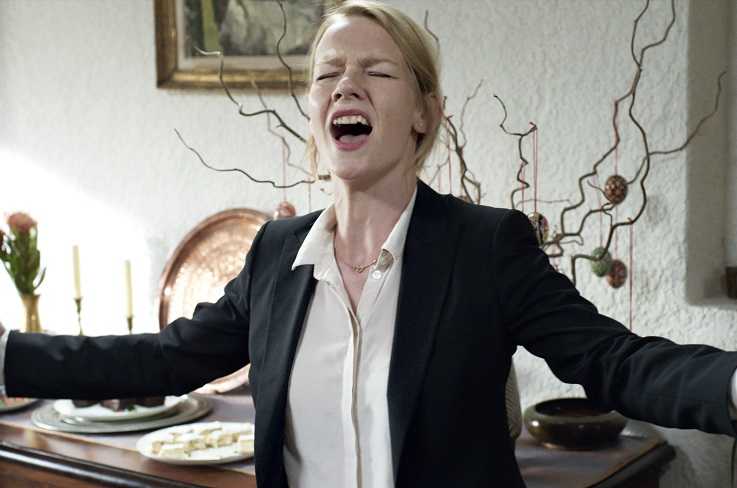  Ines (Sandra Hüller)