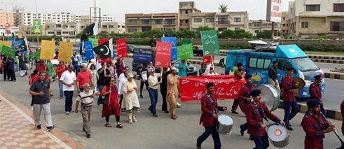 Karachi-ites walk with MKG members on their first walk in April 2015
