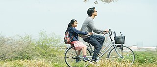 Karera ga Honki de Amu toki wa | Close-Knit. Panorama. JPN 2017. von: Naoko Ogigami.