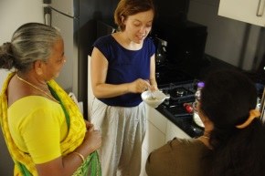 Laura - excanging recipes © © Sarah Klare Laura - excanging recipes