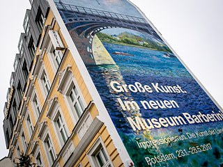 Fassade Eastside-Hotel – Verschiedene Künstler