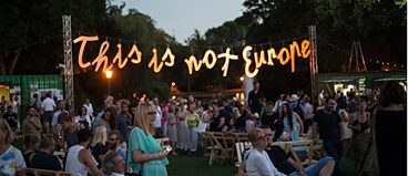 Rainer Casper, Enzo Mari, Jan Liesegang / raumlabor Berlin – „Das Asyl“ Eröffnung Festivalzentrum, „This is not Europe“