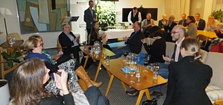 Der erste DaF-Tag klingt aus mit Musik und gutem Wein aus Österreich