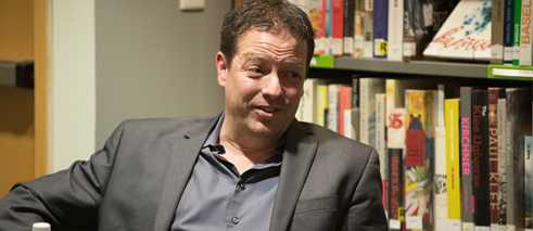 Doug Saunders speaking at a Goethe-Institut Toronto event, 2016