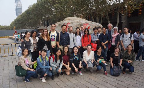 Syha mit Germanistikstudenten beim Ausflug in Zhenjiang