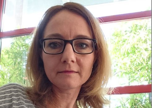 Alexandra Bronnhuber, znanstvena delavka v prostem gospodarstvu, živi v Augsburgu. Leta 2002 je s štipendijo Erasmus študirala v Veliki Britaniji, na Univerzi Bradford.