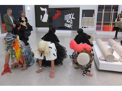 Cosima von Bonin, Hippies Use Side Door
