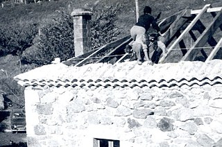 Travaux sur le toit de l’ancienne filature des années 1970