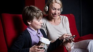 grauwert | Sennheiser „CinemaConnect“ | Hör- und Audiounterstützung für Kino oder Theater